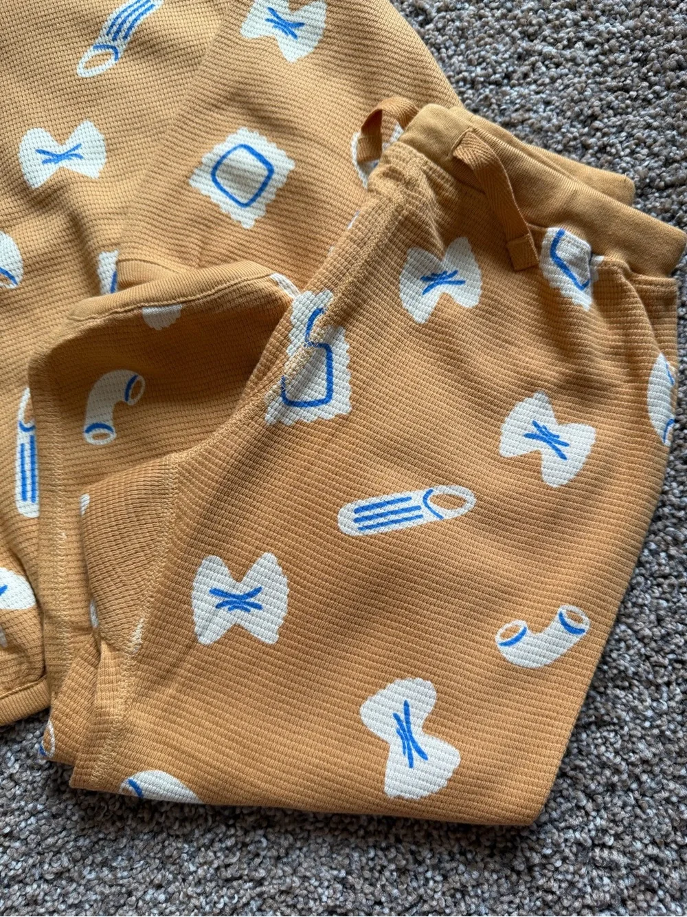 HANNA ANDERSSON Long Sleeve Waffle Top & Pants Set in Pasta Night on New Yellow